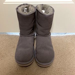 Kookaburra by UGG. Purple/grey color. Size 7.